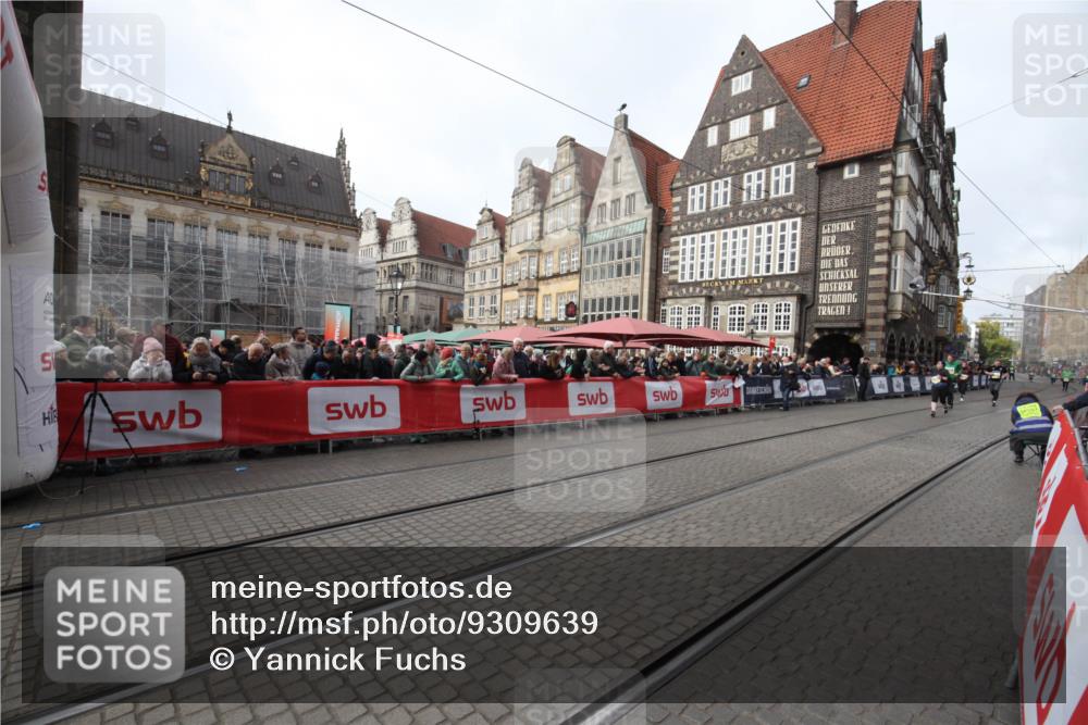 05.10.2025 - 20. swb-Marathon Bremen Yannick Fuchs http://msf.ph/oto/9309639 05.10.2025 11:16:55 Ziel 9838 meine-sportfotos.de