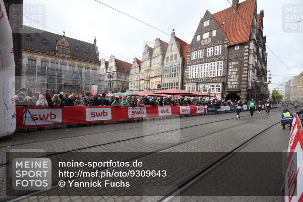 05.10.2025 - 20. swb-Marathon Bremen Yannick Fuchs http://msf.ph/oto/9309643 05.10.2025 11:16:57 Ziel 9698, 9838, 10736 meine-sportfotos.de