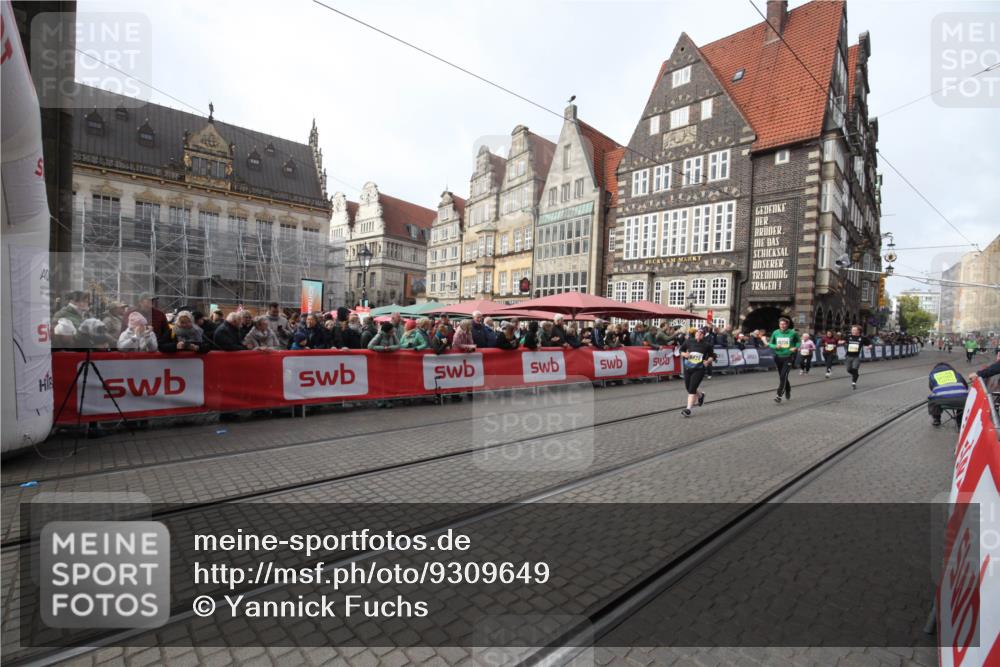 05.10.2025 - 20. swb-Marathon Bremen Yannick Fuchs http://msf.ph/oto/9309649 05.10.2025 11:16:58 Ziel 9698, 9838, 10736 meine-sportfotos.de
