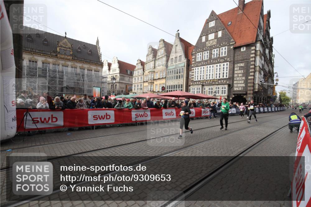 05.10.2025 - 20. swb-Marathon Bremen Yannick Fuchs http://msf.ph/oto/9309653 05.10.2025 11:16:59 Ziel 9698, 9838, 10736 meine-sportfotos.de