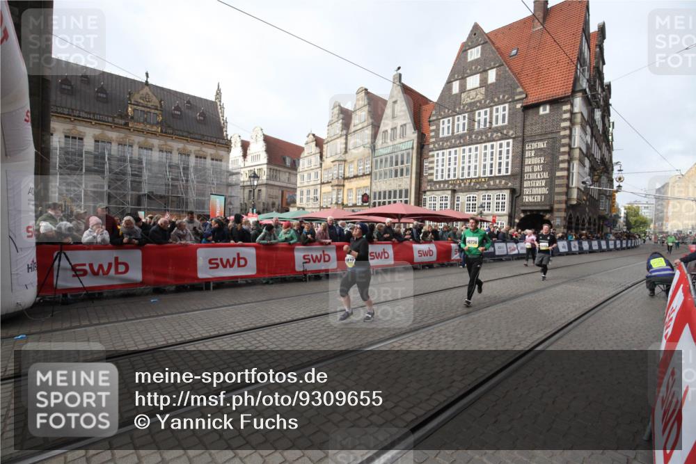 05.10.2025 - 20. swb-Marathon Bremen Yannick Fuchs http://msf.ph/oto/9309655 05.10.2025 11:17:00 Ziel 9698, 9838, 10728, 10736, 10752 meine-sportfotos.de