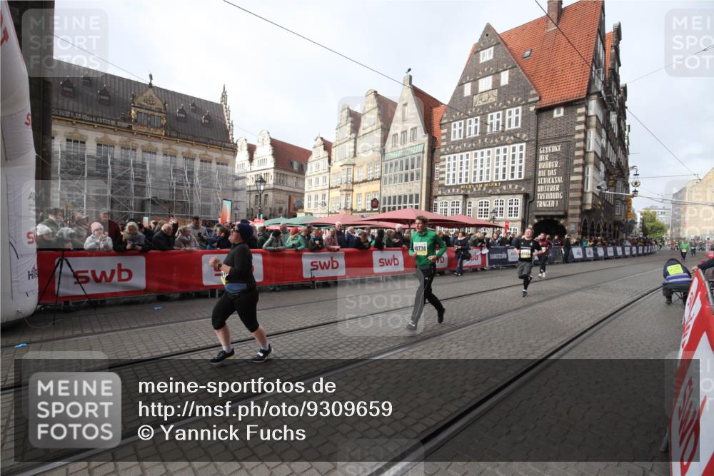 05.10.2025 - 20. swb-Marathon Bremen Yannick Fuchs http://msf.ph/oto/9309659 05.10.2025 11:17:01 Ziel 9698, 9838, 10728, 10736, 10752 meine-sportfotos.de