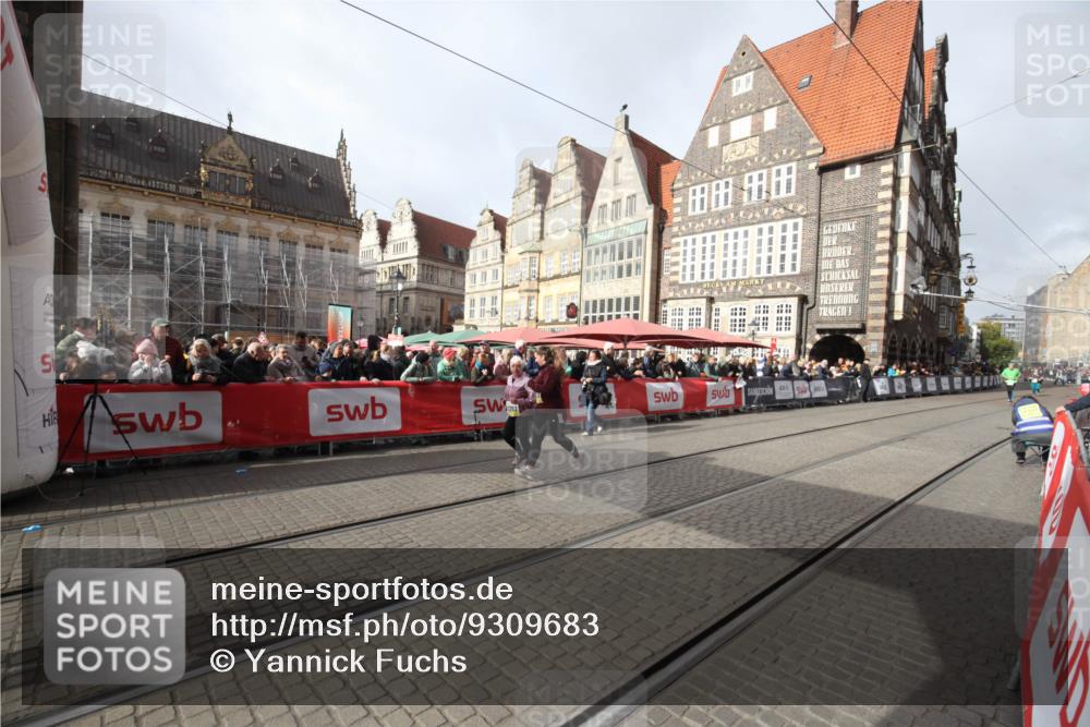 05.10.2025 - 20. swb-Marathon Bremen Yannick Fuchs http://msf.ph/oto/9309683 05.10.2025 11:17:04 Ziel 10728, 10752 meine-sportfotos.de
