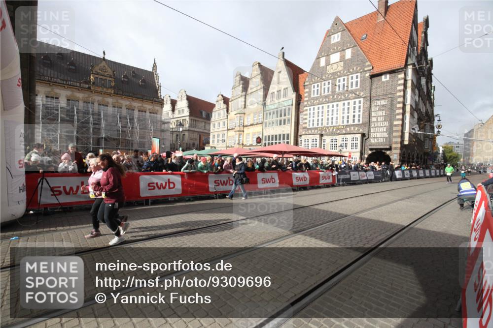 05.10.2025 - 20. swb-Marathon Bremen Yannick Fuchs http://msf.ph/oto/9309696 05.10.2025 11:17:05 Ziel 10728, 10752 meine-sportfotos.de