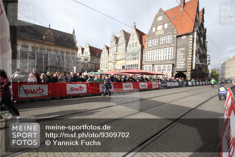 05.10.2025 - 20. swb-Marathon Bremen Yannick Fuchs http://msf.ph/oto/9309702 05.10.2025 11:17:06 Ziel 10728, 10752 meine-sportfotos.de