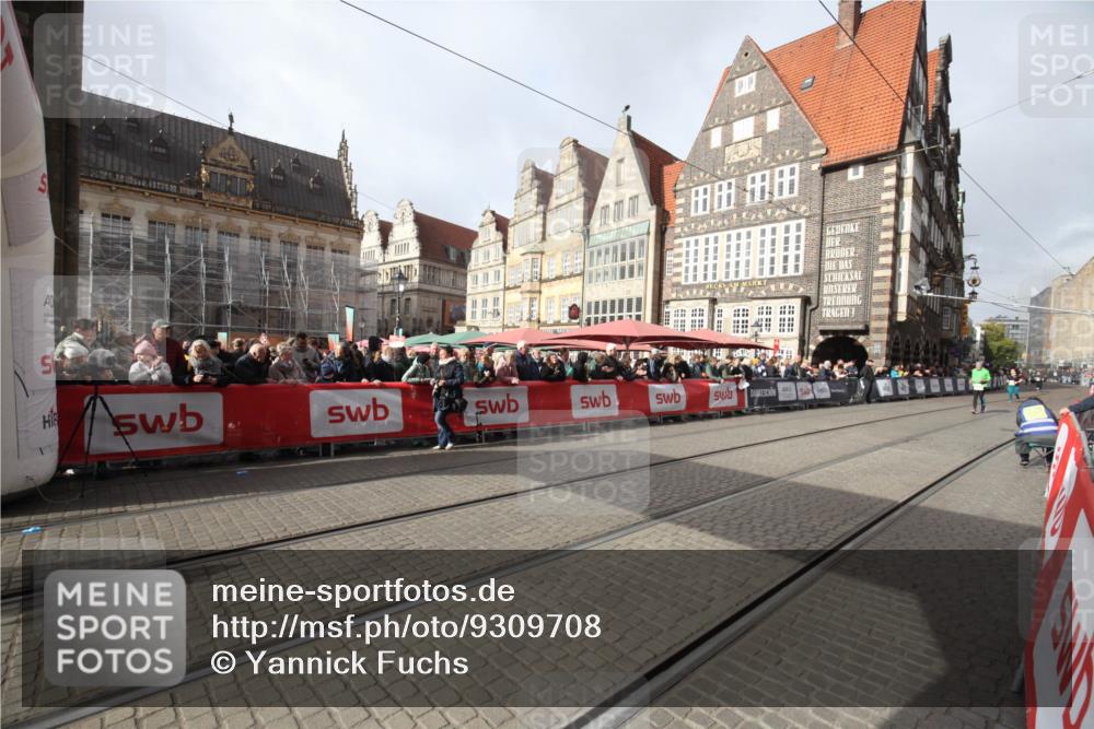 05.10.2025 - 20. swb-Marathon Bremen Yannick Fuchs http://msf.ph/oto/9309708 05.10.2025 11:17:07 Ziel  meine-sportfotos.de