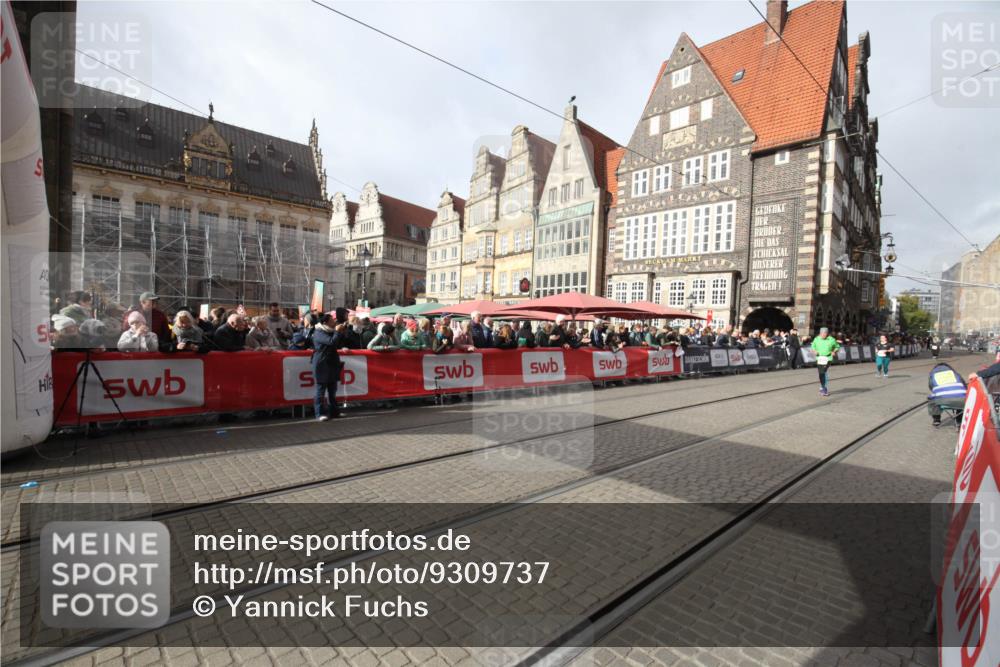 05.10.2025 - 20. swb-Marathon Bremen Yannick Fuchs http://msf.ph/oto/9309737 05.10.2025 11:17:10 Ziel 10759, 10874 meine-sportfotos.de