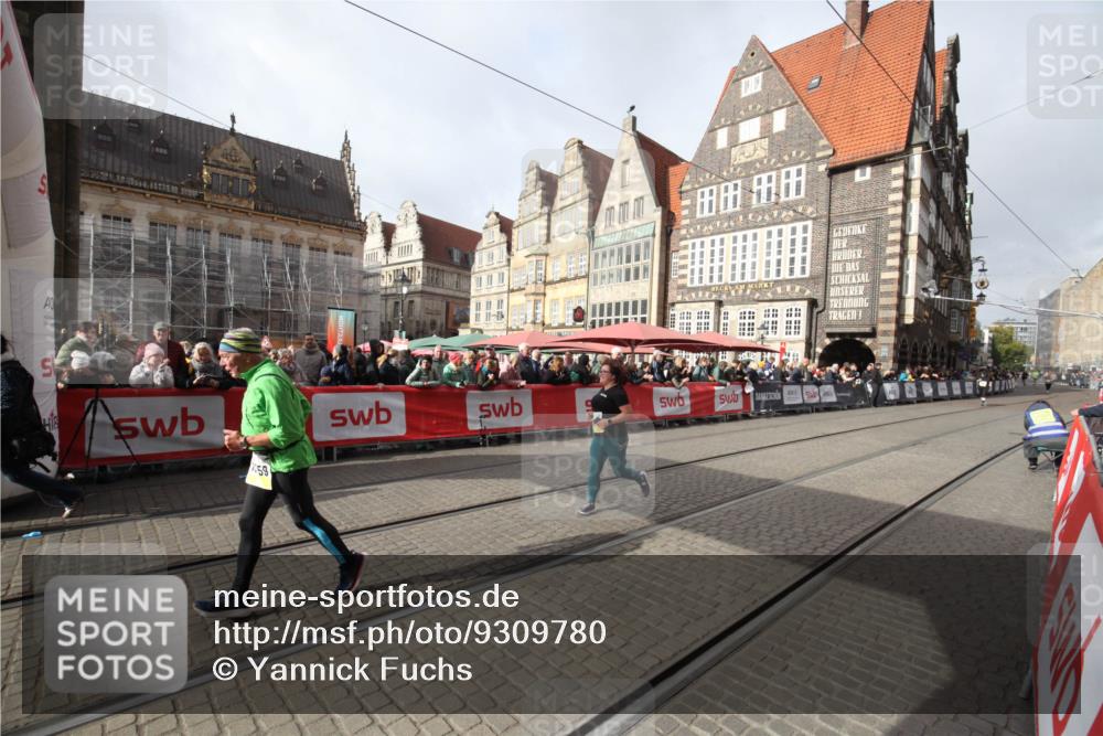 05.10.2025 - 20. swb-Marathon Bremen Yannick Fuchs http://msf.ph/oto/9309780 05.10.2025 11:17:15 Ziel 10759, 10874 meine-sportfotos.de