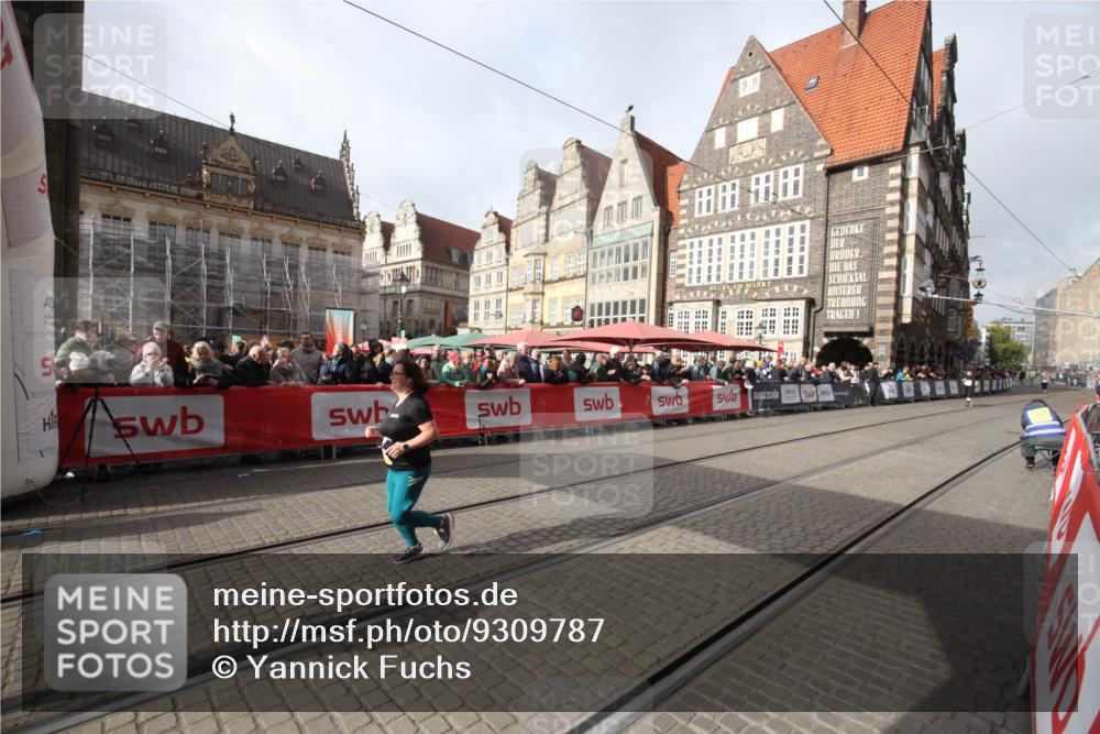 05.10.2025 - 20. swb-Marathon Bremen Yannick Fuchs http://msf.ph/oto/9309787 05.10.2025 11:17:16 Ziel 10874 meine-sportfotos.de
