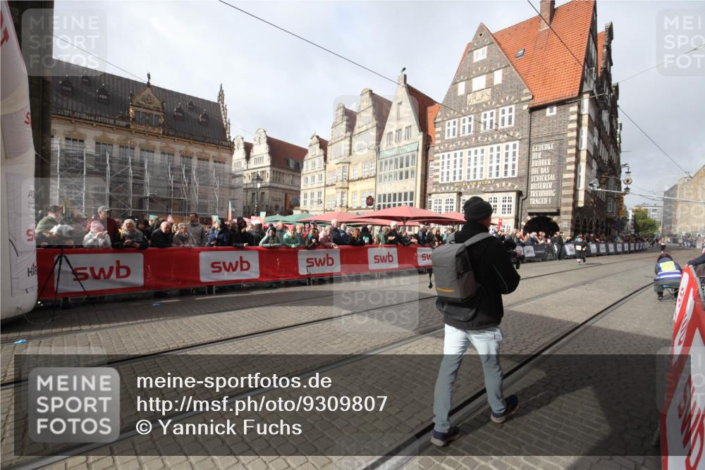05.10.2025 - 20. swb-Marathon Bremen Yannick Fuchs http://msf.ph/oto/9309807 05.10.2025 11:17:19 Ziel  meine-sportfotos.de