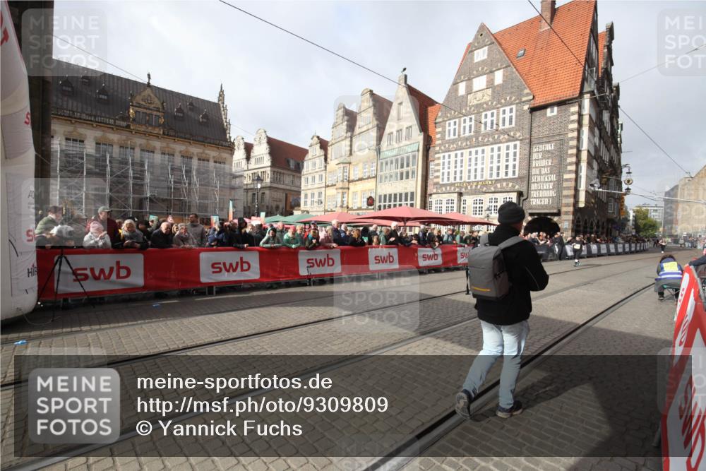 05.10.2025 - 20. swb-Marathon Bremen Yannick Fuchs http://msf.ph/oto/9309809 05.10.2025 11:17:19 Ziel  meine-sportfotos.de