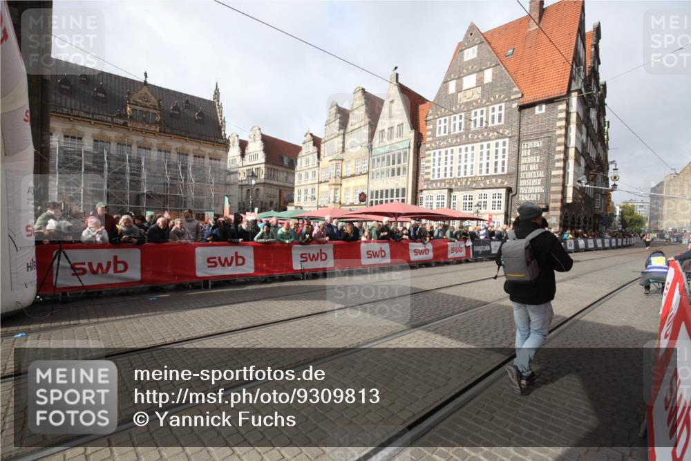 05.10.2025 - 20. swb-Marathon Bremen Yannick Fuchs http://msf.ph/oto/9309813 05.10.2025 11:17:19 Ziel  meine-sportfotos.de