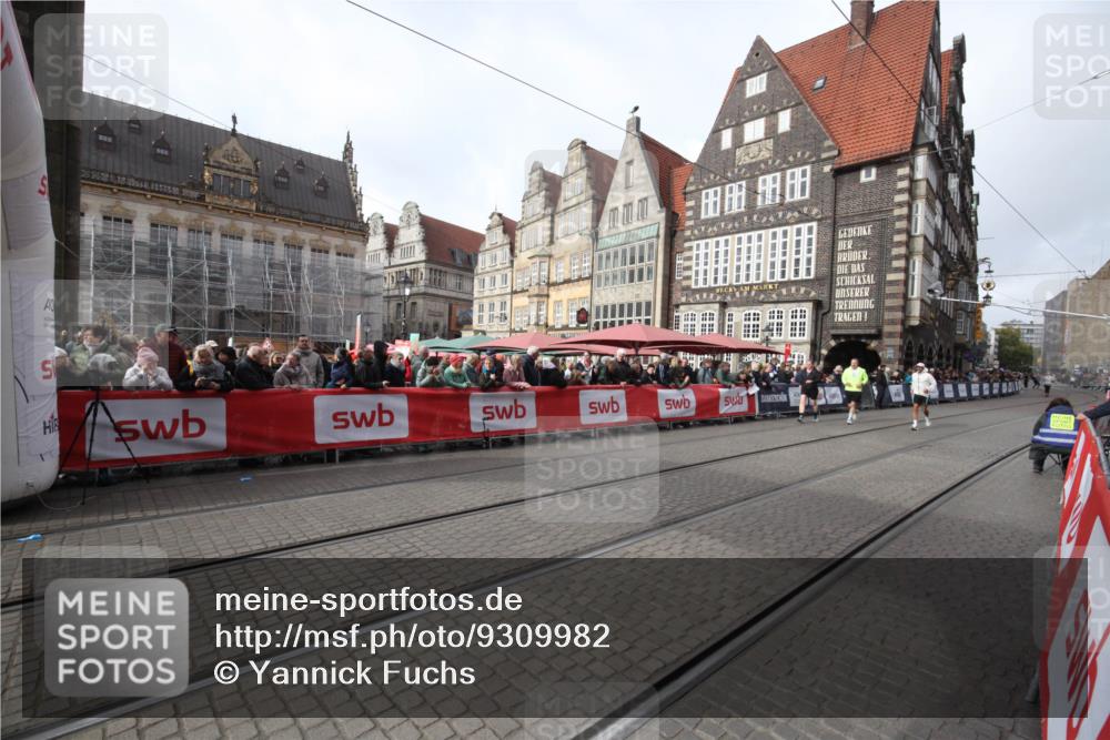 05.10.2025 - 20. swb-Marathon Bremen Yannick Fuchs http://msf.ph/oto/9309982 05.10.2025 11:17:42 Ziel 9869 meine-sportfotos.de