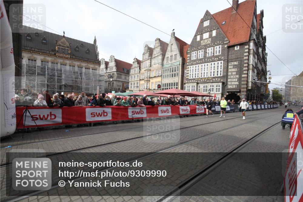 05.10.2025 - 20. swb-Marathon Bremen Yannick Fuchs http://msf.ph/oto/9309990 05.10.2025 11:17:43 Ziel 9869, 10312, 10465 meine-sportfotos.de