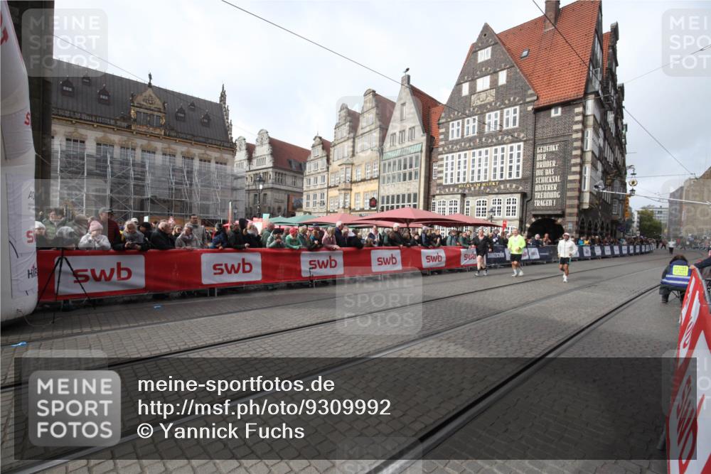 05.10.2025 - 20. swb-Marathon Bremen Yannick Fuchs http://msf.ph/oto/9309992 05.10.2025 11:17:43 Ziel 9869, 10312, 10465 meine-sportfotos.de