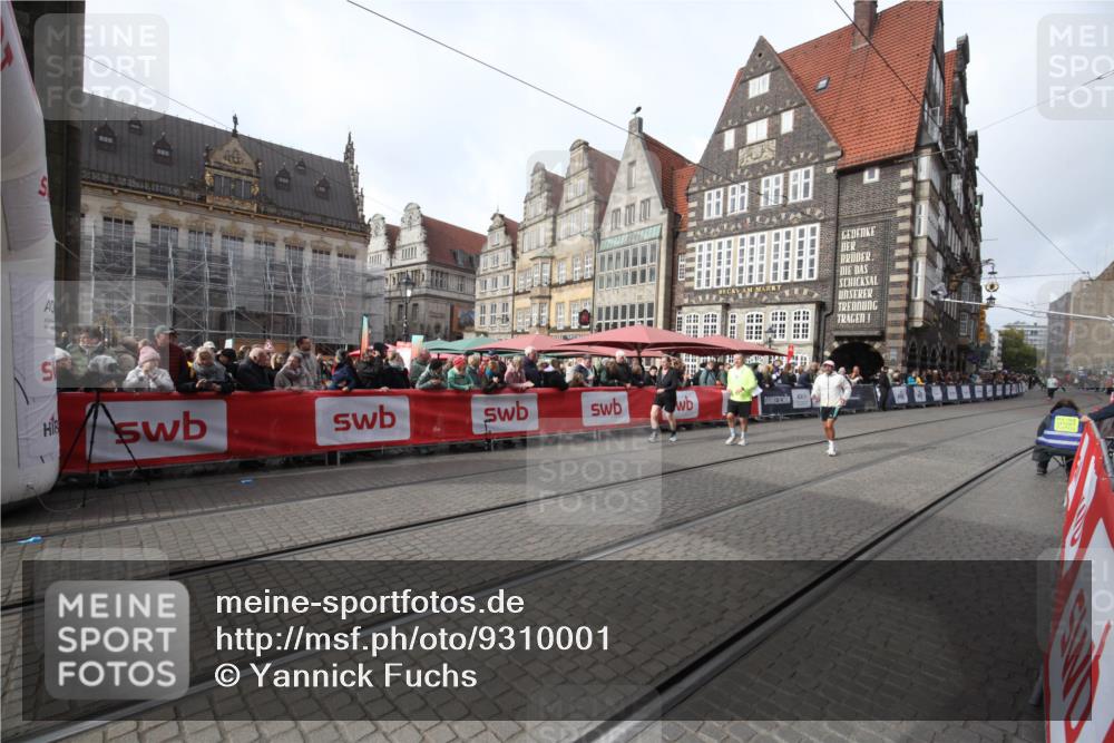 05.10.2025 - 20. swb-Marathon Bremen Yannick Fuchs http://msf.ph/oto/9310001 05.10.2025 11:17:44 Ziel 9869, 10312, 10465 meine-sportfotos.de