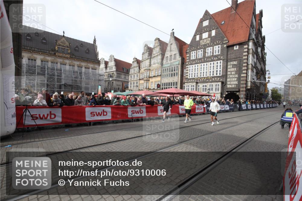 05.10.2025 - 20. swb-Marathon Bremen Yannick Fuchs http://msf.ph/oto/9310006 05.10.2025 11:17:45 Ziel 9869, 10312, 10465 meine-sportfotos.de
