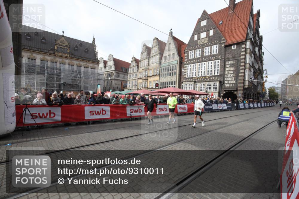 05.10.2025 - 20. swb-Marathon Bremen Yannick Fuchs http://msf.ph/oto/9310011 05.10.2025 11:17:45 Ziel 9869, 10312, 10465 meine-sportfotos.de