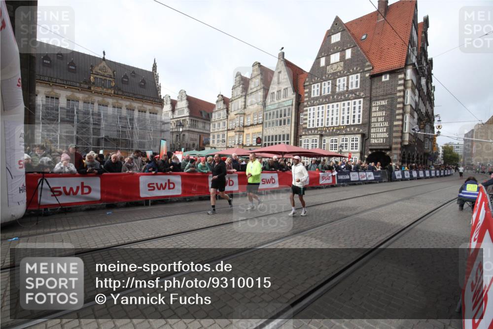 05.10.2025 - 20. swb-Marathon Bremen Yannick Fuchs http://msf.ph/oto/9310015 05.10.2025 11:17:46 Ziel 9869, 10312, 10465 meine-sportfotos.de