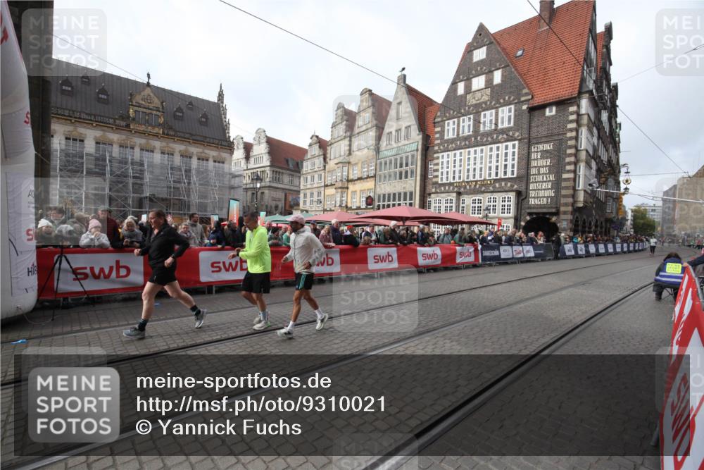 05.10.2025 - 20. swb-Marathon Bremen Yannick Fuchs http://msf.ph/oto/9310021 05.10.2025 11:17:47 Ziel 9869, 10312, 10465 meine-sportfotos.de