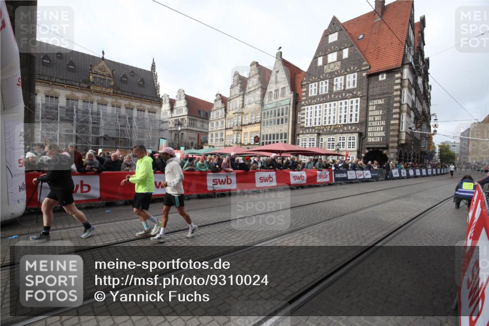05.10.2025 - 20. swb-Marathon Bremen Yannick Fuchs http://msf.ph/oto/9310024 05.10.2025 11:17:48 Ziel 9869, 10312, 10465 meine-sportfotos.de