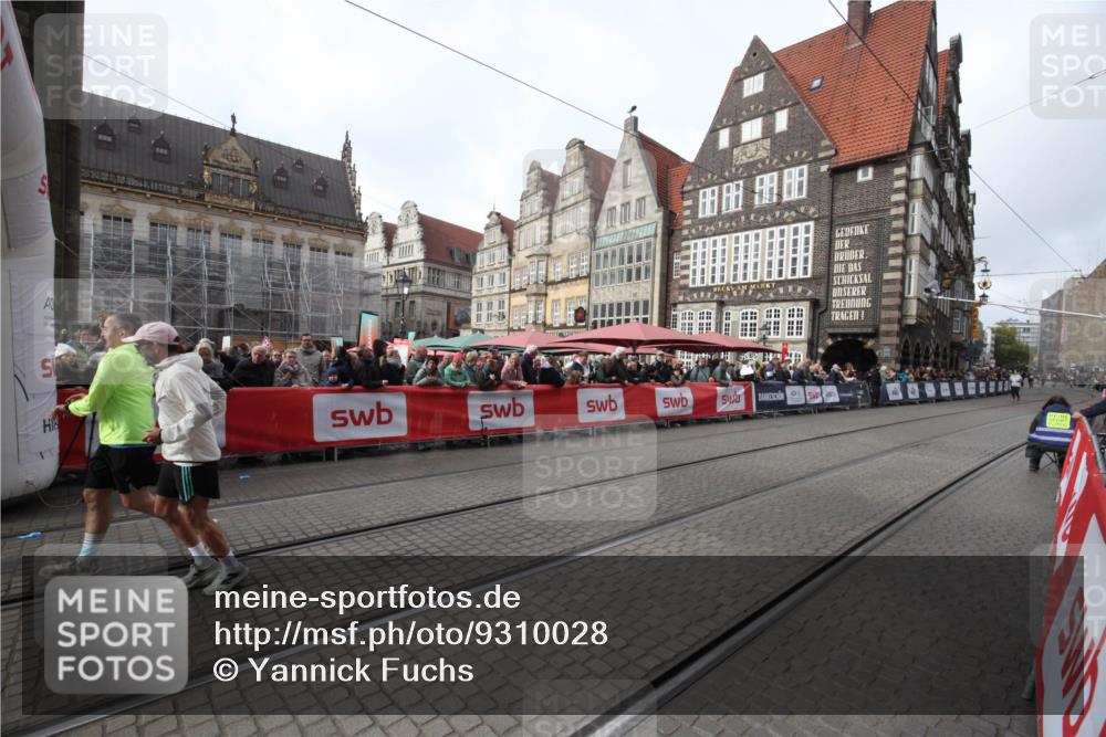 05.10.2025 - 20. swb-Marathon Bremen Yannick Fuchs http://msf.ph/oto/9310028 05.10.2025 11:17:48 Ziel 9869, 10312, 10465 meine-sportfotos.de