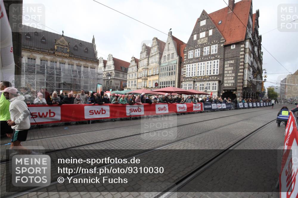 05.10.2025 - 20. swb-Marathon Bremen Yannick Fuchs http://msf.ph/oto/9310030 05.10.2025 11:17:48 Ziel 9869, 10312, 10465 meine-sportfotos.de