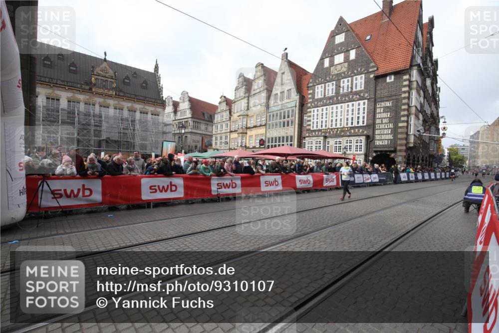 05.10.2025 - 20. swb-Marathon Bremen Yannick Fuchs http://msf.ph/oto/9310107 05.10.2025 11:17:59 Ziel 10949 meine-sportfotos.de