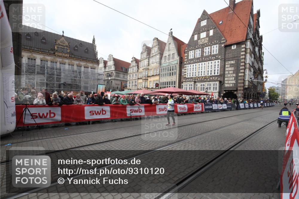 05.10.2025 - 20. swb-Marathon Bremen Yannick Fuchs http://msf.ph/oto/9310120 05.10.2025 11:18:01 Ziel 10949 meine-sportfotos.de