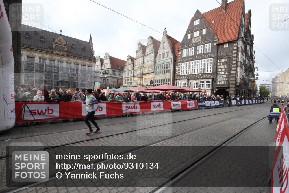 05.10.2025 - 20. swb-Marathon Bremen Yannick Fuchs http://msf.ph/oto/9310134 05.10.2025 11:18:03 Ziel 10808, 10949 meine-sportfotos.de