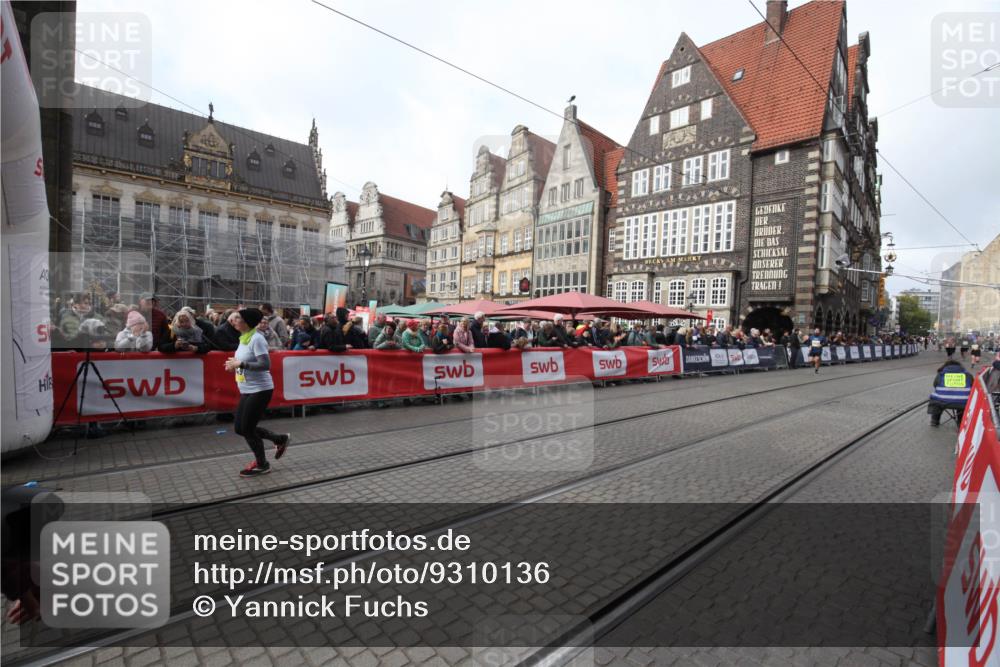 05.10.2025 - 20. swb-Marathon Bremen Yannick Fuchs http://msf.ph/oto/9310136 05.10.2025 11:18:03 Ziel 10808, 10949 meine-sportfotos.de