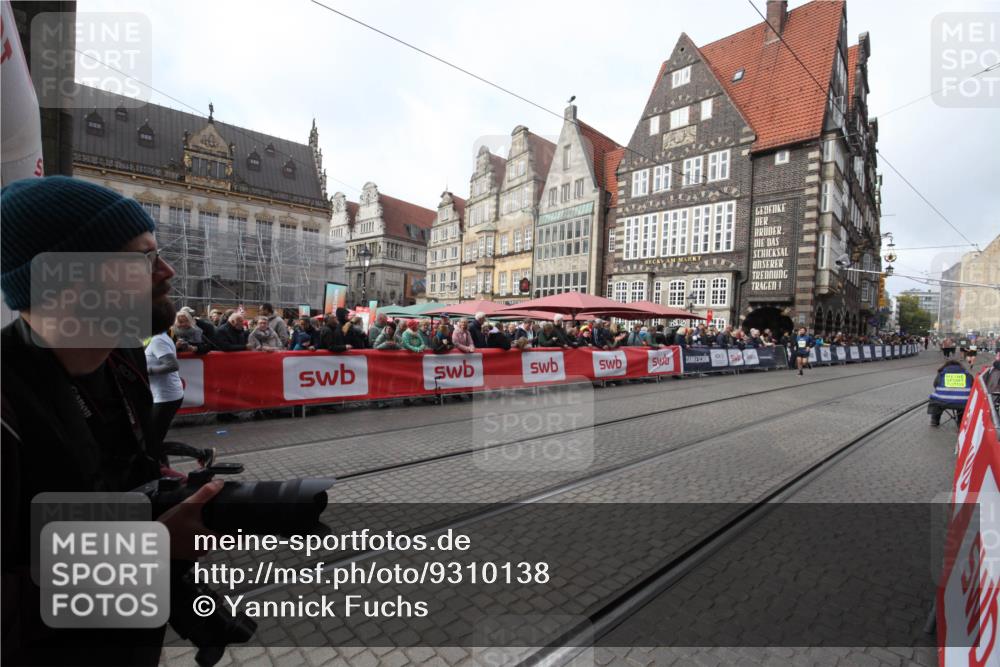 05.10.2025 - 20. swb-Marathon Bremen Yannick Fuchs http://msf.ph/oto/9310138 05.10.2025 11:18:03 Ziel 10808, 10949 meine-sportfotos.de