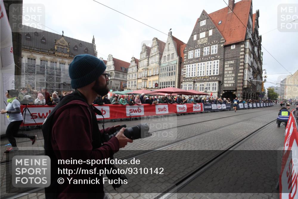 05.10.2025 - 20. swb-Marathon Bremen Yannick Fuchs http://msf.ph/oto/9310142 05.10.2025 11:18:04 Ziel 10808, 10949 meine-sportfotos.de