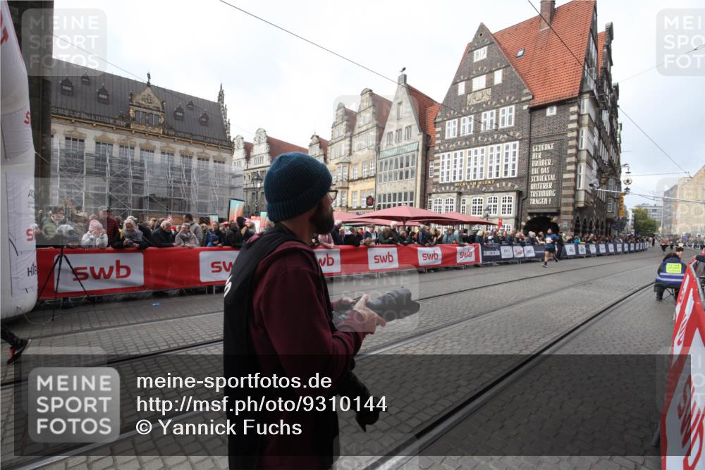 05.10.2025 - 20. swb-Marathon Bremen Yannick Fuchs http://msf.ph/oto/9310144 05.10.2025 11:18:04 Ziel 10808, 10949 meine-sportfotos.de