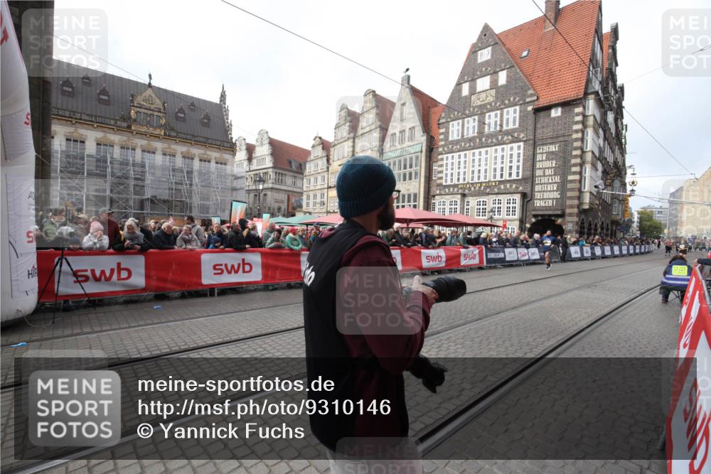 05.10.2025 - 20. swb-Marathon Bremen Yannick Fuchs http://msf.ph/oto/9310146 05.10.2025 11:18:04 Ziel 10808, 10949 meine-sportfotos.de