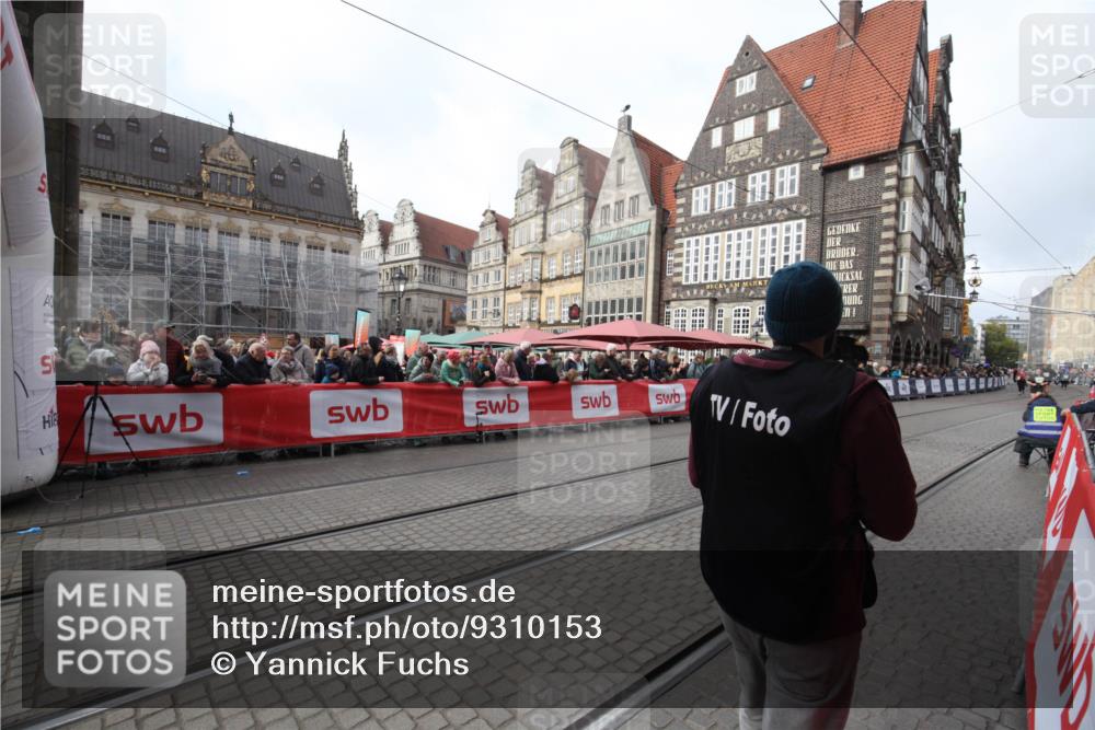 05.10.2025 - 20. swb-Marathon Bremen Yannick Fuchs http://msf.ph/oto/9310153 05.10.2025 11:18:05 Ziel 10808 meine-sportfotos.de
