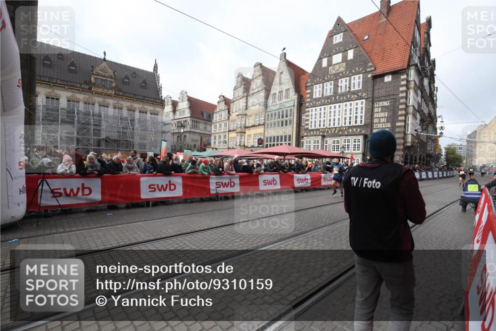 05.10.2025 - 20. swb-Marathon Bremen Yannick Fuchs http://msf.ph/oto/9310159 05.10.2025 11:18:06 Ziel 10808, 11082 meine-sportfotos.de