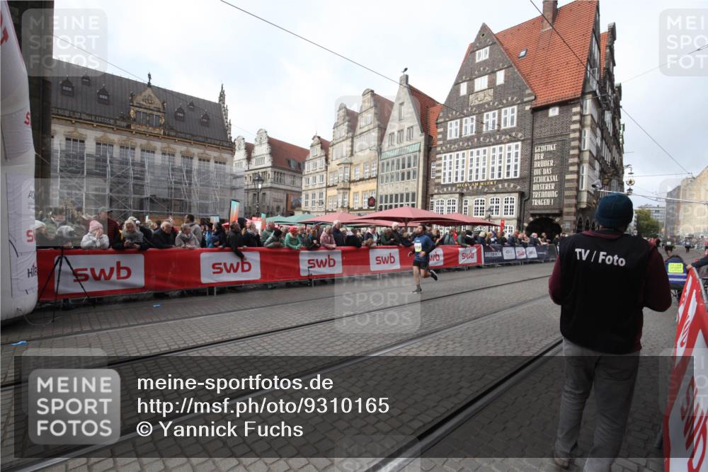 05.10.2025 - 20. swb-Marathon Bremen Yannick Fuchs http://msf.ph/oto/9310165 05.10.2025 11:18:07 Ziel 10808, 11082 meine-sportfotos.de