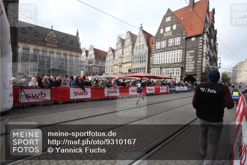 05.10.2025 - 20. swb-Marathon Bremen Yannick Fuchs http://msf.ph/oto/9310167 05.10.2025 11:18:07 Ziel 10808, 11082 meine-sportfotos.de