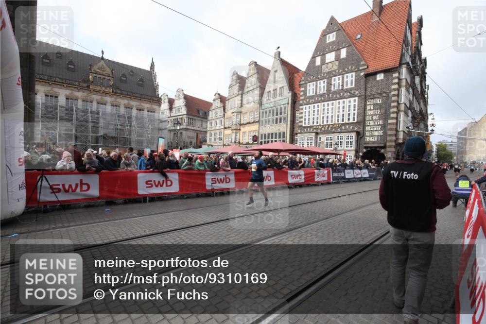 05.10.2025 - 20. swb-Marathon Bremen Yannick Fuchs http://msf.ph/oto/9310169 05.10.2025 11:18:08 Ziel 10808, 11082 meine-sportfotos.de