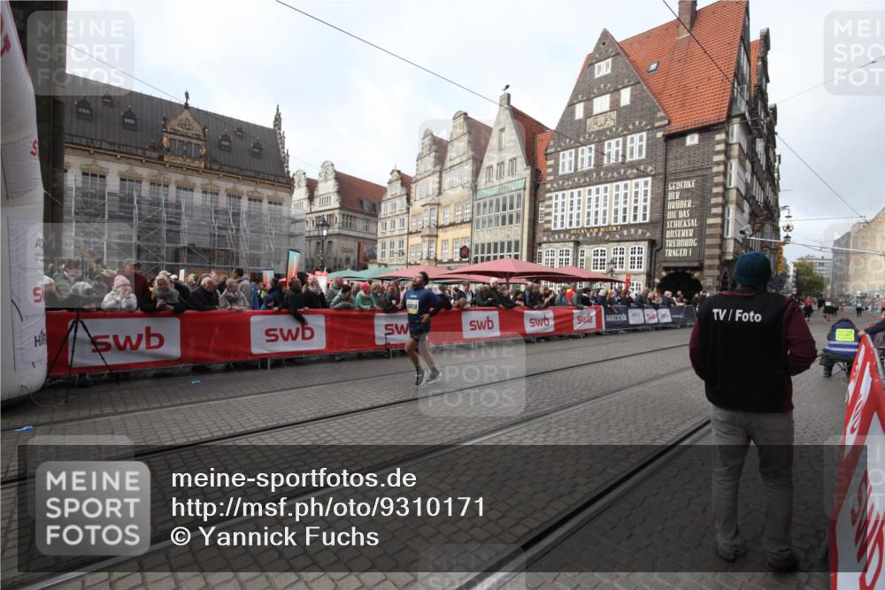 05.10.2025 - 20. swb-Marathon Bremen Yannick Fuchs http://msf.ph/oto/9310171 05.10.2025 11:18:08 Ziel 10808, 11082 meine-sportfotos.de