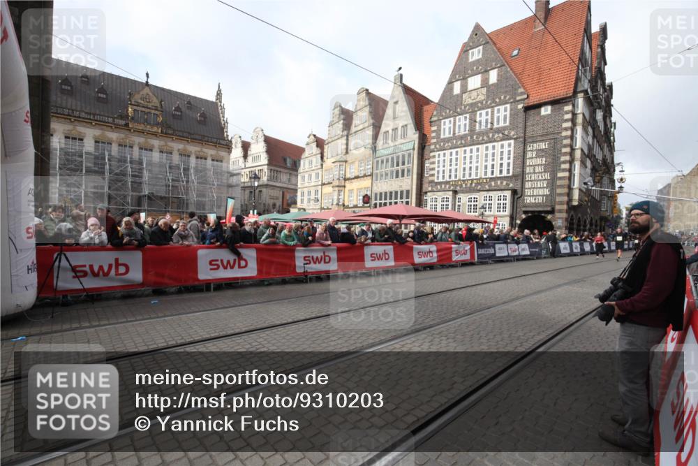 05.10.2025 - 20. swb-Marathon Bremen Yannick Fuchs http://msf.ph/oto/9310203 05.10.2025 11:18:12 Ziel 11082 meine-sportfotos.de