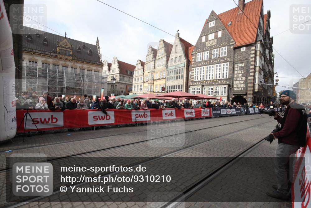05.10.2025 - 20. swb-Marathon Bremen Yannick Fuchs http://msf.ph/oto/9310210 05.10.2025 11:18:13 Ziel  meine-sportfotos.de