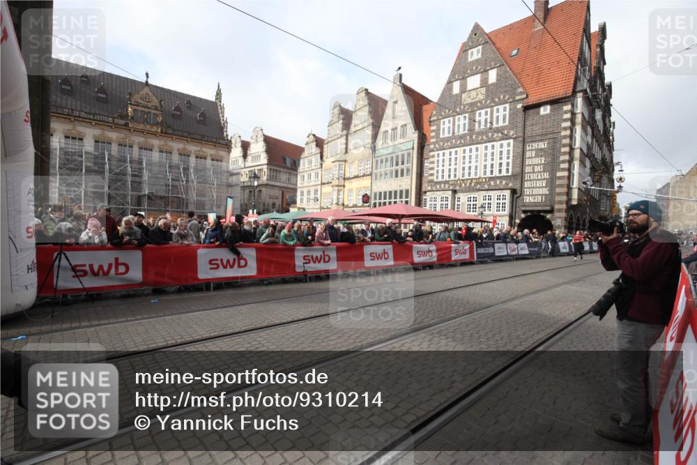 05.10.2025 - 20. swb-Marathon Bremen Yannick Fuchs http://msf.ph/oto/9310214 05.10.2025 11:18:14 Ziel  meine-sportfotos.de