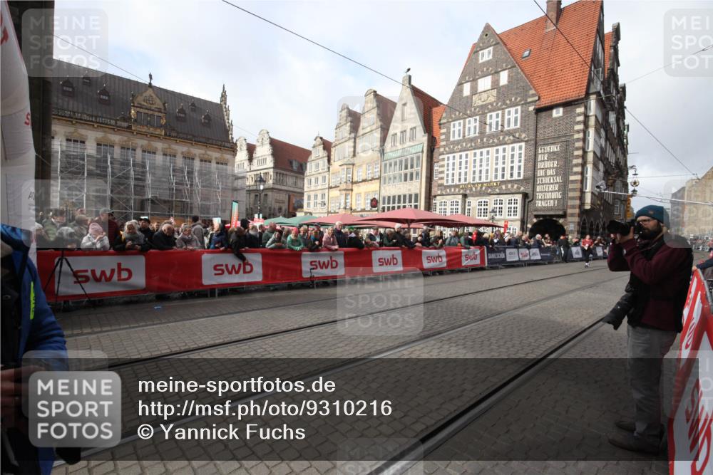 05.10.2025 - 20. swb-Marathon Bremen Yannick Fuchs http://msf.ph/oto/9310216 05.10.2025 11:18:14 Ziel  meine-sportfotos.de