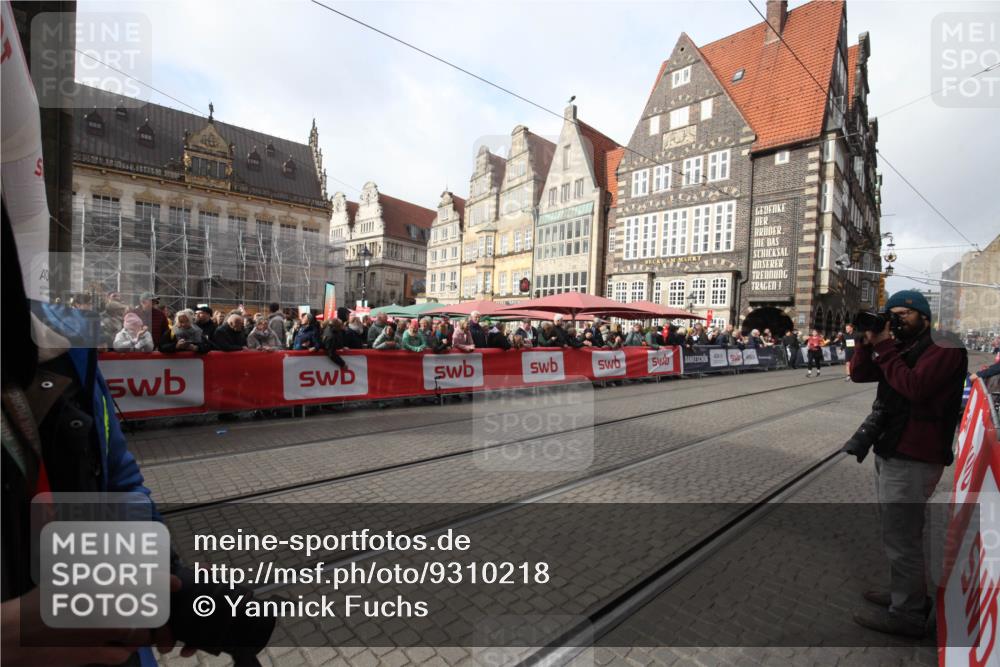 05.10.2025 - 20. swb-Marathon Bremen Yannick Fuchs http://msf.ph/oto/9310218 05.10.2025 11:18:14 Ziel  meine-sportfotos.de