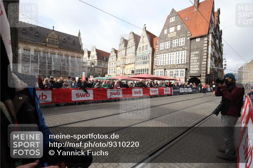 05.10.2025 - 20. swb-Marathon Bremen Yannick Fuchs http://msf.ph/oto/9310220 05.10.2025 11:18:14 Ziel  meine-sportfotos.de