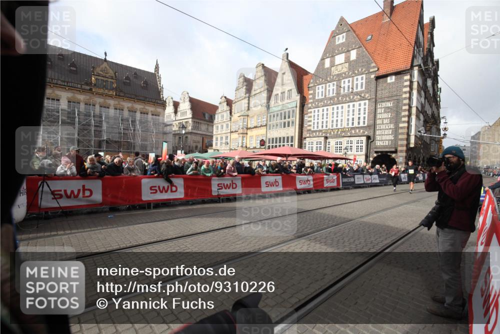 05.10.2025 - 20. swb-Marathon Bremen Yannick Fuchs http://msf.ph/oto/9310226 05.10.2025 11:18:15 Ziel  meine-sportfotos.de
