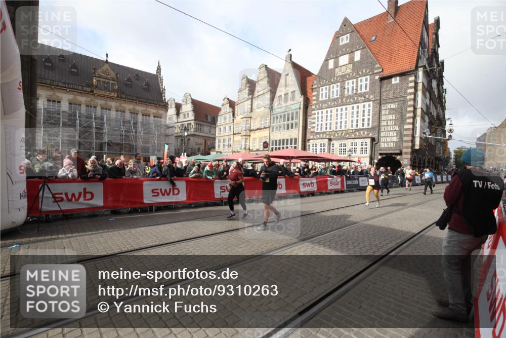 05.10.2025 - 20. swb-Marathon Bremen Yannick Fuchs http://msf.ph/oto/9310263 05.10.2025 11:18:20 Ziel 9348, 9465, 9477, 10198, 10575, 10994 meine-sportfotos.de