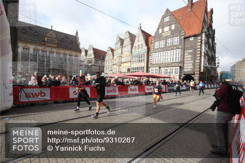 05.10.2025 - 20. swb-Marathon Bremen Yannick Fuchs http://msf.ph/oto/9310267 05.10.2025 11:18:21 Ziel 9348, 9465, 9477, 10198, 10575, 10994 meine-sportfotos.de